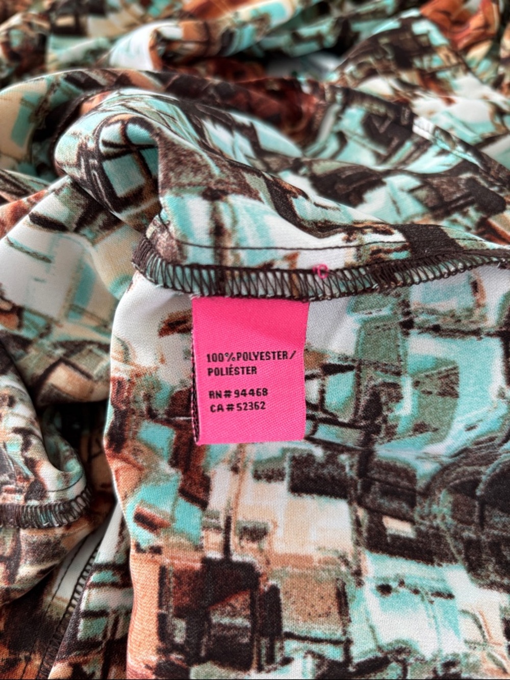NWOT Betsey Johnson geometric print blouse - Picture 8 of 9